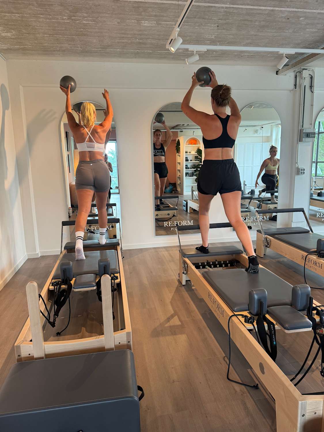 1 paar Pilates-riemen Pilates-dubbele lusriem Reformer Fitness D-ringriemen Gevoerde Pilates-apparatuur D-ring Yoga-oefenriemen Accessoires kopen vanaf een prijs van 9.86