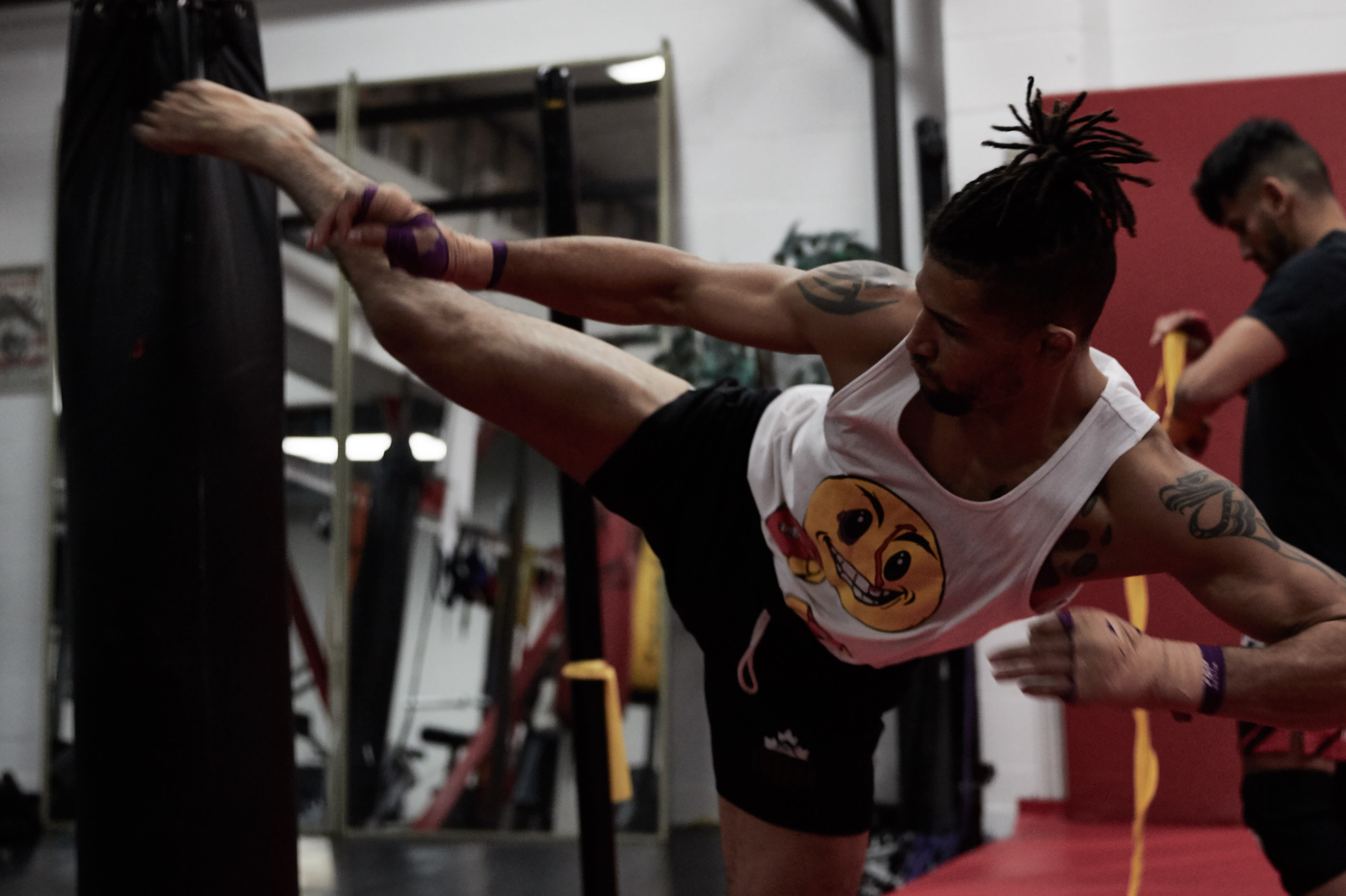 Kajan Johnson MMAのレビューを読み、ClassPassでクラスを予約する