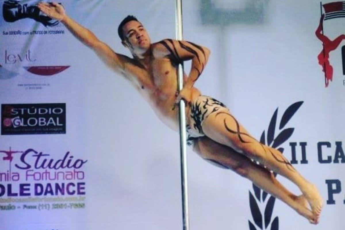 Levit Pole Dance