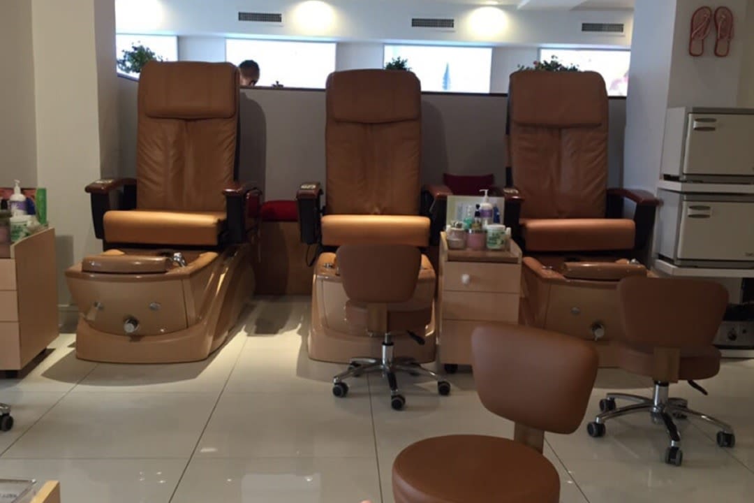 Golden Tree Nails & Spa Läs recensioner och boka pass på ClassPass