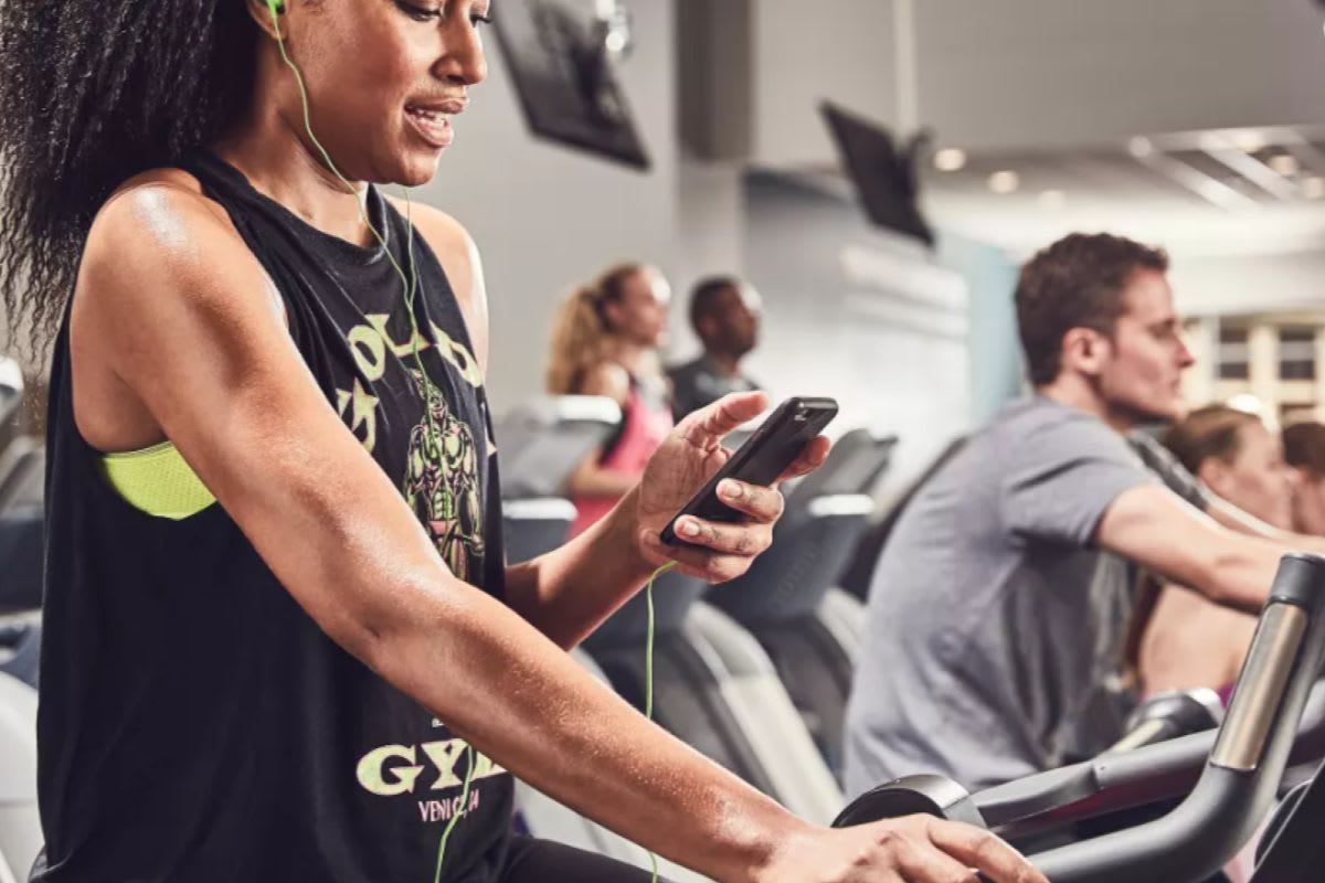 Gold's Gym Chantilly Plaza Read Reviews and Book Classes on ClassPass