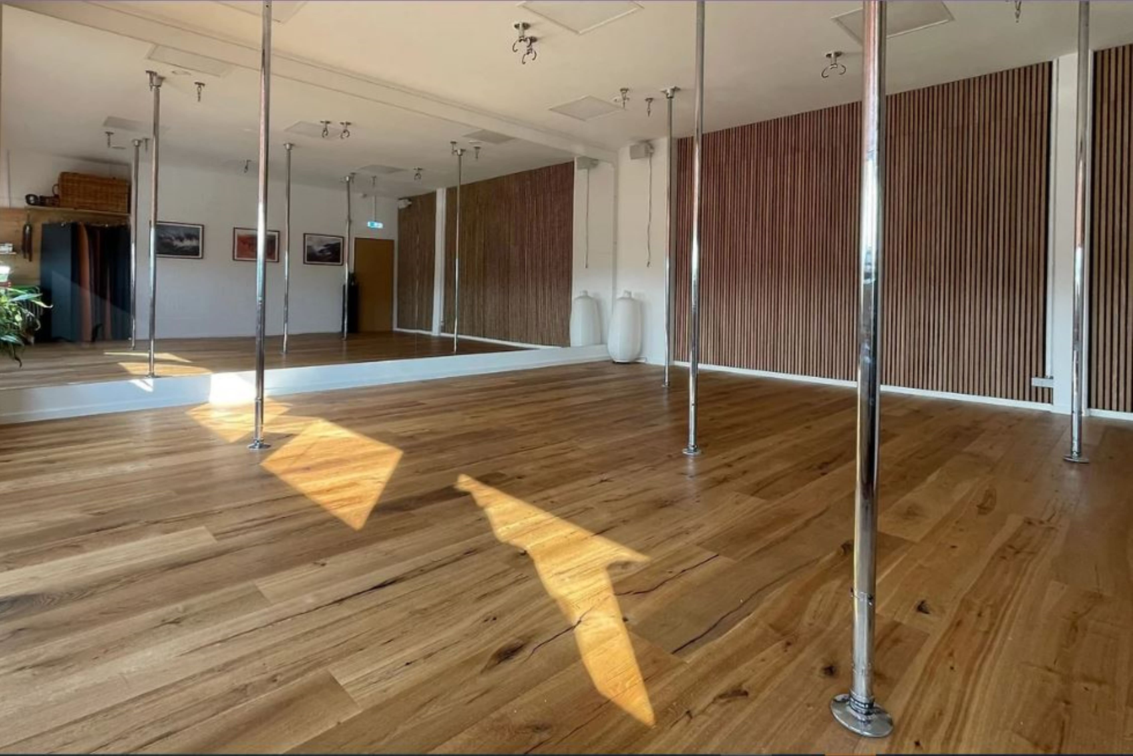 Chromotion Aerial Dance Studio Frankfurt: Read Reviews and Book Classes ...