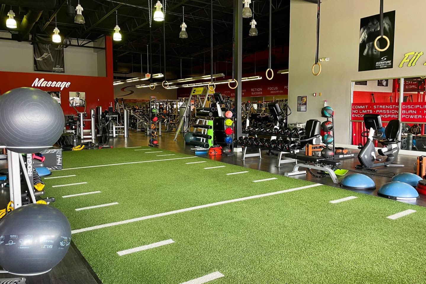 SIGNATURE FITNESS CLUB YORKVILLE - 19 Photos & 19 Reviews - 825 Erica Ln,  Yorkville, Illinois - Gyms - Phone Number - Yelp